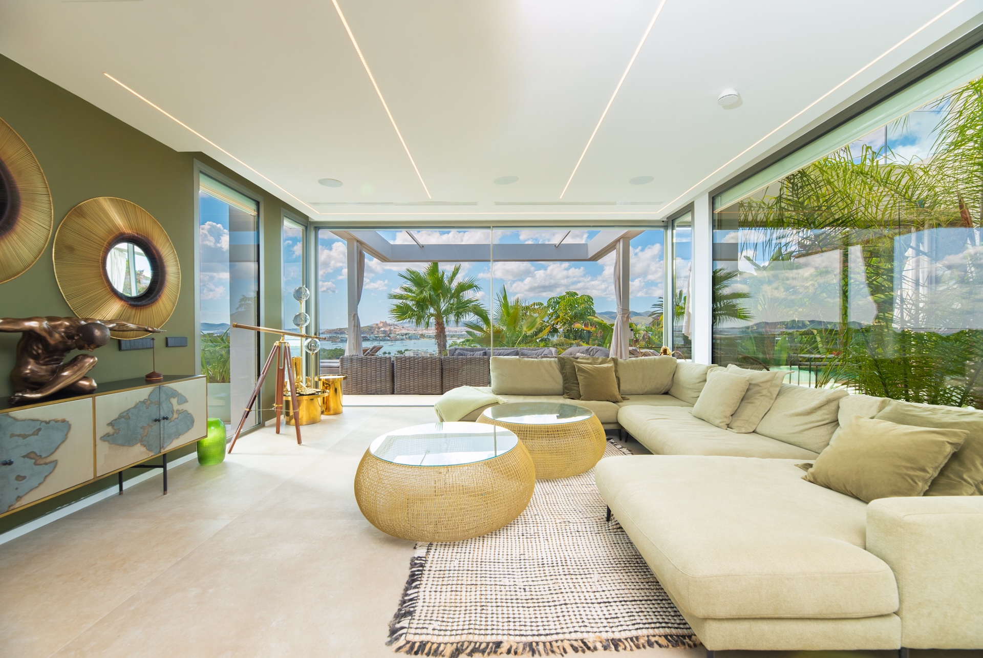 Resa Estates Ibiza sale villa Marlin vieuws living 2.jpg